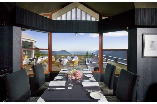 雄大な眺めを堪能しながらの挙式後のお食事パーティ。