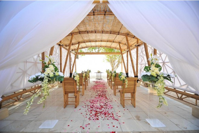 「シナール・オンザビーチ」遂に完成!波の音が気持ちの良いオン・ザビーチチャペルです。