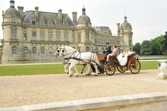 小ヴェルサイユとも呼ばれた優美な古城で、貴族のお姫様気分を味わって。