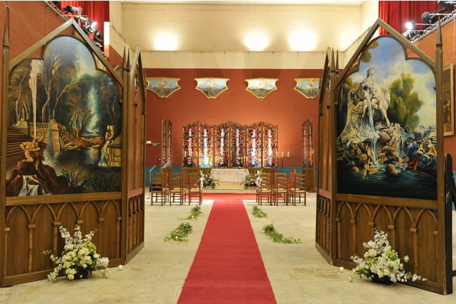 一級の美術品、調度品に彩られた厳かで美しいセレモニー。