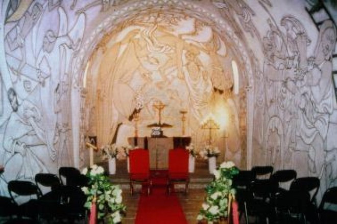 鬼才ジャン・コクトーが手がけた世界でここにしかないアーティスティックな空間。