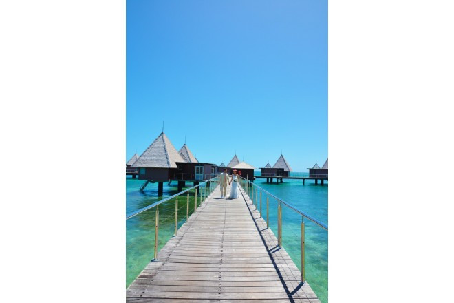 ヌメアからボートで直ぐに日常から逃避“エスカパード”出来る
極上の水上リゾートアイランド、メトル島でのウェディング♪