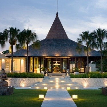 高級ヴィラリゾート「ザ ロイヤル サントリアン」