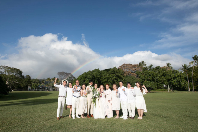 樹齢100年を超えるモンキーポット。フラダンスの聖地としてロコの人々にも愛され続けるこの癒しの地で、青い空と豊かな緑に囲まれ、ハワイアンムードに満ち溢れたロマンティックな時間を。