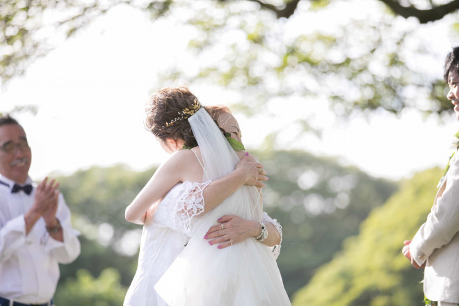 樹齢100年を超えるモンキーポット。フラダンスの聖地としてロコの人々にも愛され続けるこの癒しの地で、青い空と豊かな緑に囲まれ、ハワイアンムードに満ち溢れたロマンティックな時間を。