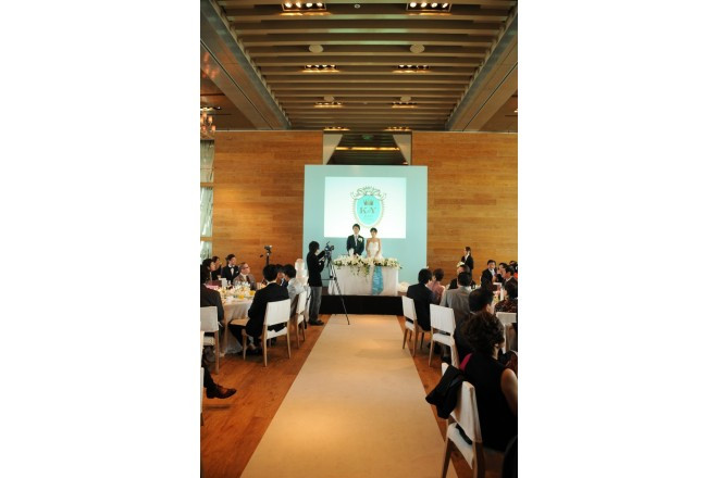 上海を眺めおろす、79階から93階の高層階に位置するホテル。