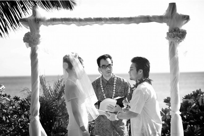 「ウクレレの音色と打ち寄せる波音の中、目に入るすべてのものが陽の光できらきらと輝き祝福されているような気がしました」花嫁談