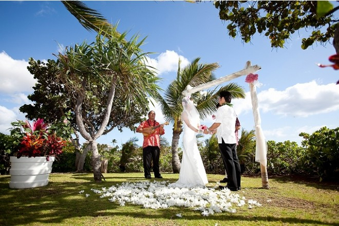 ふたりで誓いの言葉を立てて臨んだ人前式スタイルのウエディング