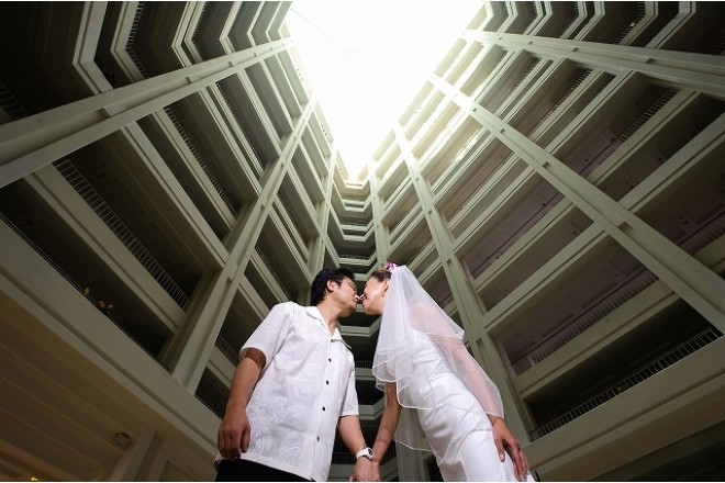 「式が始まって、二人で手を取り合い司式者さんの言葉を聴いている時に感動の涙が溢れました」花嫁談