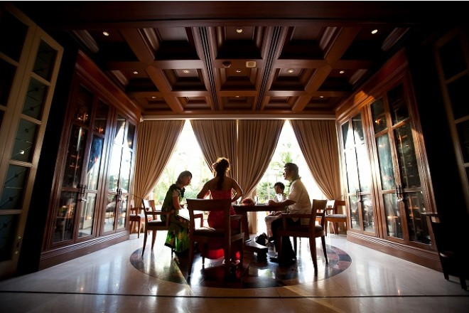 挙式後はホテルの敷地内のレストランで地中海料理に舌鼓。