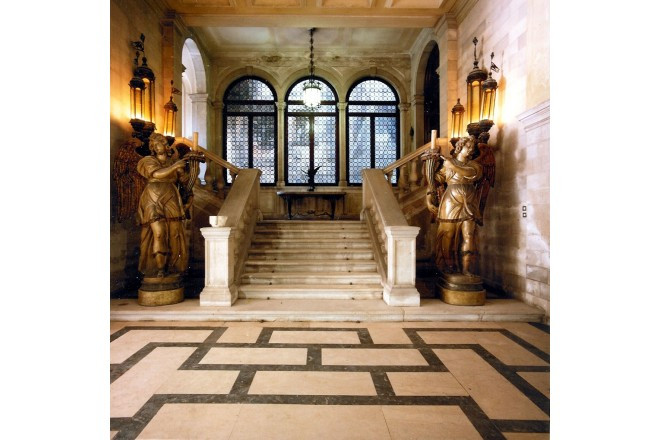 豪奢な調度品の数々に胸のときめきが止まらない。