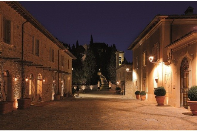 フェラガモ所有のホテルで、トスカーナのワインと美食を堪能できるスペシャルなステイウエディング。