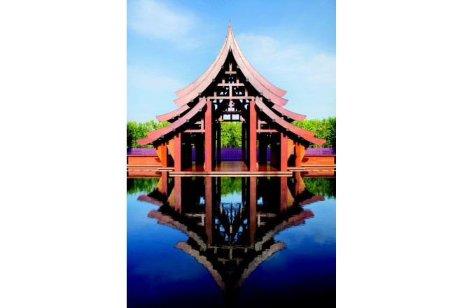 キラキラ光る砂浜と青い空が広がるアンダマン海の、魅惑溢れる世界へお越しください。美しく魅力的なタイの自然が、静けさと発見のオーラと溶け合う場所です。プーレイベイ ア・リッツ・カールトン・リザーブへ