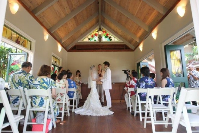 ハワイの心地よい風が、お二人を包み込みます・・・・