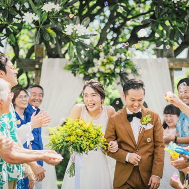 目の前に広がる海とトロピカルガーデン