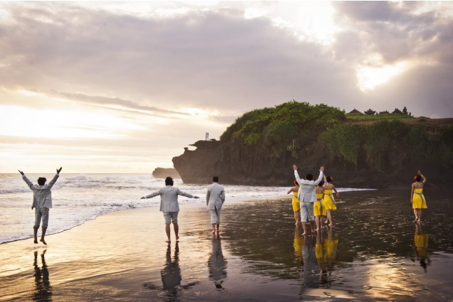 コンテンポラリーデザインの中にバリ風テイストを組み合わせシックで落ち着いたデザインとカスタムメイドのサービスをコンセプトにしたアリラ ヴィラズ スーリ。