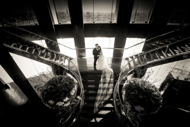 印象的な大階段でのウエディングフォトも。