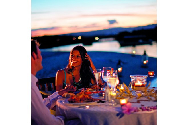 モーリシャスの豪華5つ星ホテルであるコンスタンス ル・プリンス モーリスは、珍しい樹木の生い茂った中に囲まれた広大な土地にあります。優雅で且つ暖かな海の空気がブレンドされた中で海外ウェディングを♡