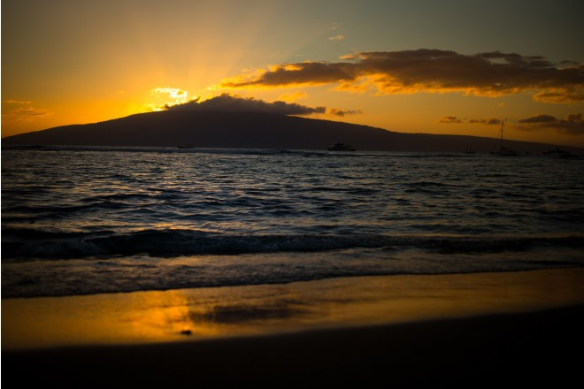 ラハイナ地区で唯一のオーシャンフロントレストラン“pacifico”でのビーチウエディング。式後そのままパーティができるのでゆったり過ごせる。