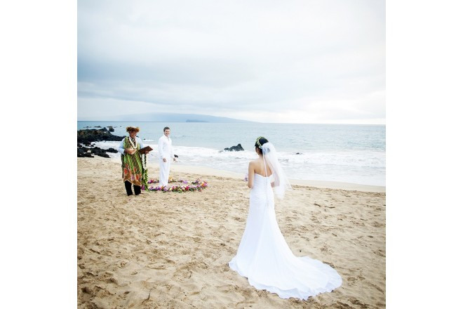ホワイト・ビーチ・ウエディング