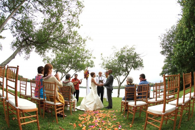 オアフ島の裏側コーラル山脈の麓にある広大なクアロアランチにはローカルに人気の2ヶ所のウエディングロケーションがあります。