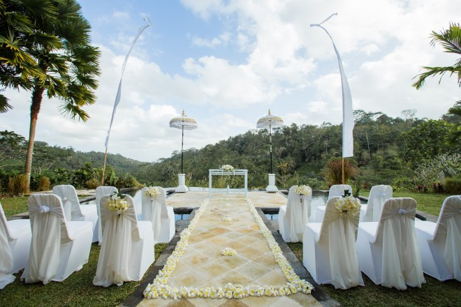 ウブドロイヤルピタマハアユンウオーターウエディング