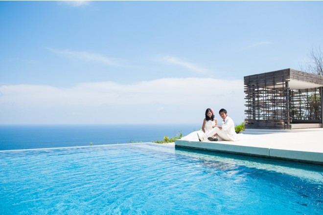 果てしなくつづく青い海をバックに記念撮影をご堪能ください。