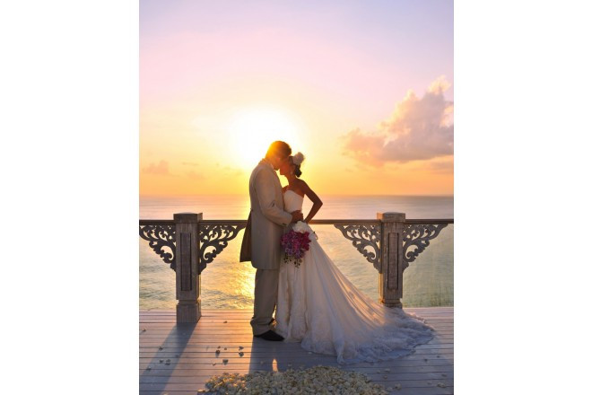 夕陽の名所としてバリでも人気のあるアヤナリゾート