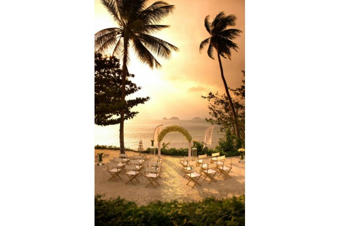 タイ湾の美しい景観を眺めながら心に残るウェディングが叶います。