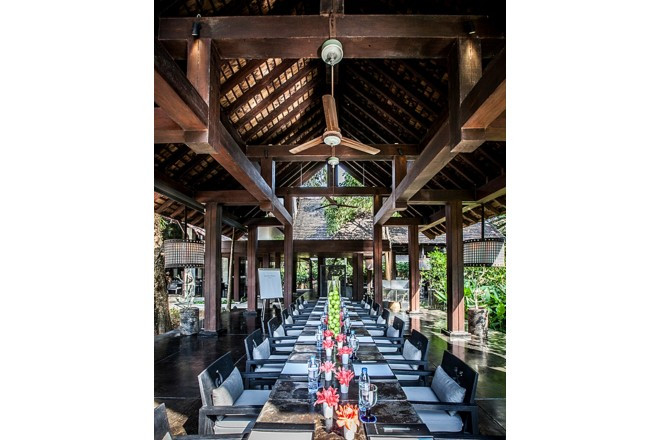 ゾート内のレストランやバーを貸し切りにして、プライベートセレモニー&パーティーをするのもお勧め!