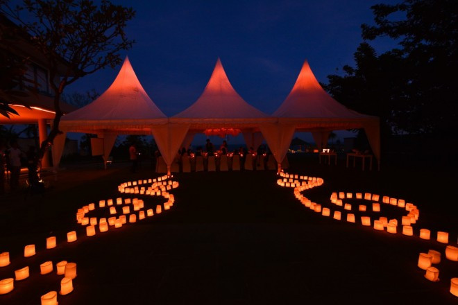 キャンドルが、おふたりもゲストも幸せへの時間に導いてくれます