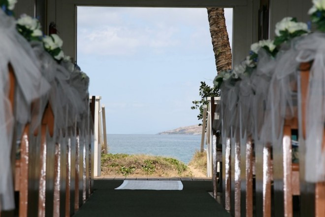 目の前のビーチでウエディングフォト撮影を楽しむことも出来ます。