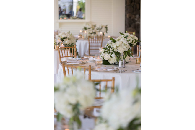 世界中のセレブに愛される一流ホテル。真っ青な海が広がるビーチサイドでオーシャンウエディングが叶う。(RealWeddings)