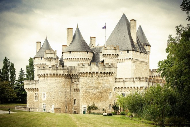 中世の趣をそのままに残す重厚な古城