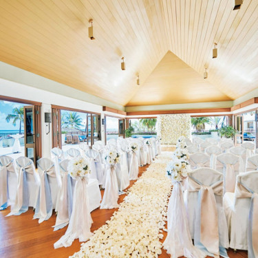 大きな窓から絶景を望むハウテラスを貸し切りで贅沢に