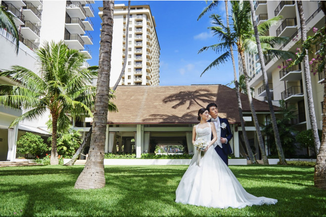 美しい緑と建物が調和する絶好のフォトスポット