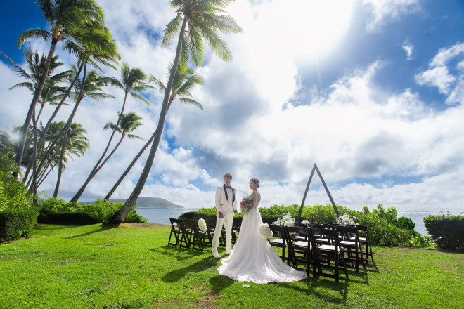 キャルバリー・バイ・ザ・シー教会内のオーシャンフロントガーデンウェディング!海風を感じながら、波音をBGMにアットホームなウェディング