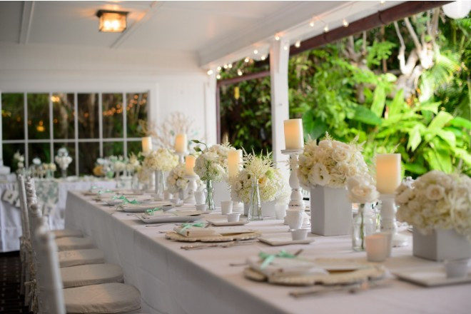 温かく、アットホームに。ハワイアンムード溢れる邸宅にゲストをお招きするような感覚でのウエディングを。