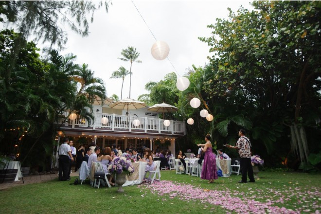 温かく、アットホームに。ハワイアンムード溢れる邸宅にゲストをお招きするような感覚でのウエディングを。