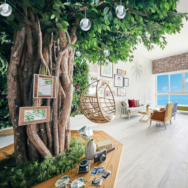 多彩な世界観が表情を引き出すピクチャーラウンジ