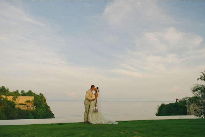 ウンガサンの海沿いにあるザ ウンガサン クリフトップリゾート。ウルワツエリアは夕日の名所としても有名ですが、ザ ウンガサン クリフトップリゾートの高台から見渡す海と夕日は見る人の心を奪うほどの絶景。