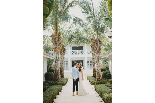 ウルワツの絶景を眺めながら欧米スタイルの邸宅貸切プライベートウエディング