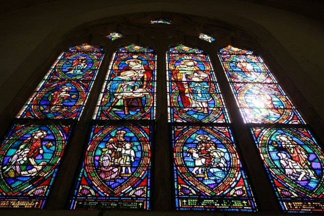 <パークチャペル>お洒落で穴場な本格教会。
繊細なデザインのステンドグラスが美しく輝く。