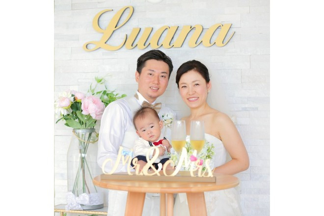 親子3人で記念撮影 ルアナチャペル