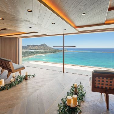 ワイキキ上空から海とダイヤモンドヘッドを望む、絶景チャペル