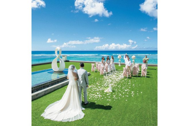 リゾート内に1つしかない“ヴィラ・アズール”550平方メートルもの広大なガーデンテラスを貸し切り