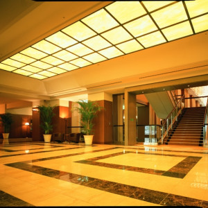 ゲストの皆様をお迎えするロビーは、明るく落ち着いた雰囲気。|ロイヤルパインズホテル浦和の写真(215505)