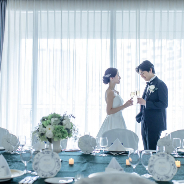 種類豊富なウェディングドレスの中から、運命の一着に出会って