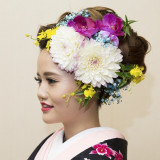 着物合わせた色合いでヘアも華やかに