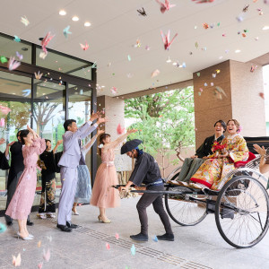 人力車でのご来園時には、折り鶴シャワーでお出迎え！|大宮 清水園の写真(43866133)